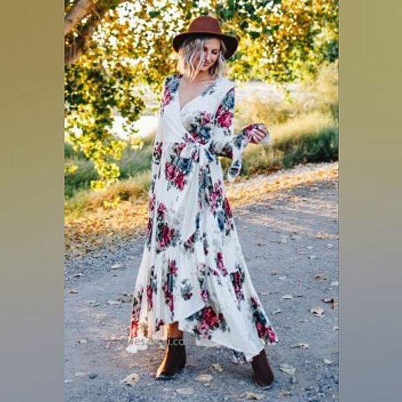 Dresses & Skirts - JOLENE FLORAL RUFFLE SIDE WRAP MAXI‎ DRESS IN NATURAL